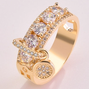 Fashion Copper Rhinestone Ring For Women With Elegant Round Dangle Charm Geometric Inlaid Wide Band Jewelry Accessory