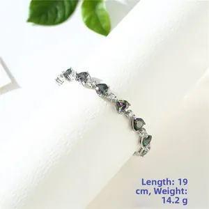 Détail du bracelet cœur en topaze mystique de 19 cm avec mesure du poids de 14,2 g