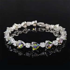 Bracelet Luxe en Cuivre avec Strass en Forme de Cœur Coloré pour Femmes Bijoux de Mode Élégant Style Topaze Mystique