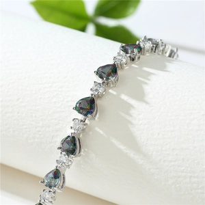 Bracelet élégant pour femme en argent avec gemmes en forme de cœur coloré et zircons