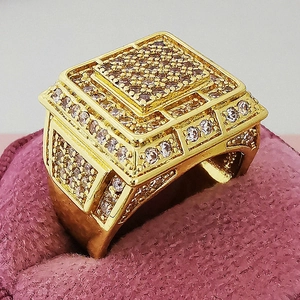 Bague hip hop de luxe dorée pour hommes avec pierres de zircone rose pavées