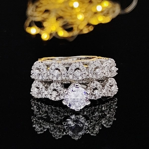 Elegant silver bridal ring set with round main stone and pave diamond details
