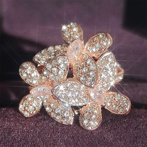 Anillo de Cobre con Circón en Forma de Flor de Lujo Para Mujer Diseño de Pétalo Elegante Joyería para Fiesta Boda Oro Rosa Blanco