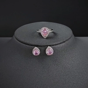 Elegante Set di Gioielli a Goccia d'Acqua Taglio a Pera Rame Placcato Argento Strass Anello Orecchini per Donna Matrimonio