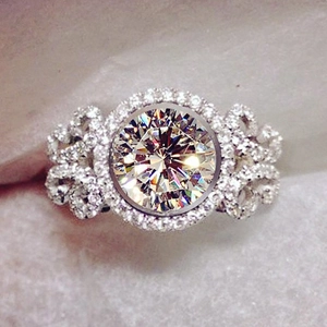 Elegante anillo de lujo para mujer con circonita redonda, halo pavé y banda trenzada