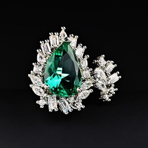 Luxurious adjustable emerald ring with pear-cut green gemstone and silver cluster design