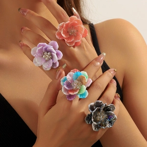Sweet Colorful Resin Petal Flower Adjustable Alloy Ring For Women Vintage Aesthetic Large Floral Open Ring Jewelry Gift