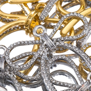 Colgante de lazo con diamantes de imitación en oro y plata para bisutería artesanal