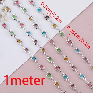 Detalle de cadena con gemas cuadradas de 0,5 cm para creación de joyas DIY de 1 metro