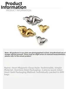 Détail macro de fermoirs magnétiques en forme de cœur en acier inoxydable argent et or