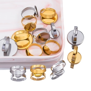 Adjustable stainless steel ring bases with flat round trays in gold and silver finish