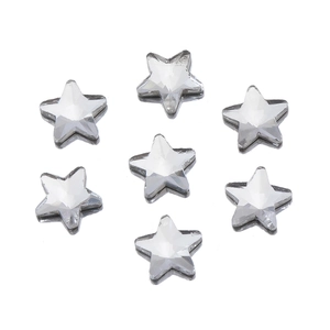 Vue rapprochée de 7 strass en cristal transparents en forme d'étoile pour nail art DIY