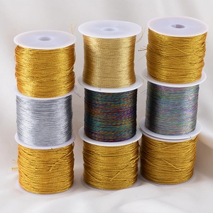 Dettagli di fili metallici color oro e argento per gioielli fai-da-te su rocchetti bianchi