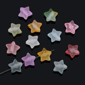 Vista detallada de cuentas de estrella mate de 5mm con pan de oro para joyería DIY