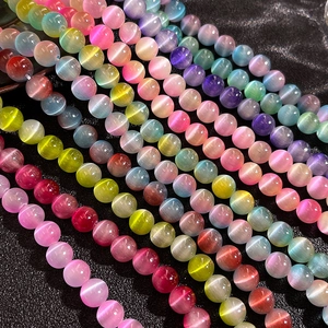 Makroaufnahme von 8mm bunten Katzenaugen-Glasperlen für DIY-Schmuck und Armbänder