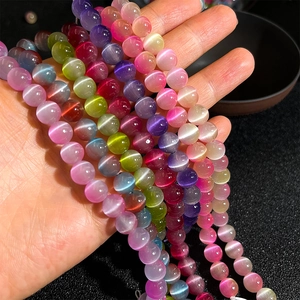 Detailansicht der 8mm bunten Katzenaugen-Steinperlen mit lebendigem optischem Lichteffekt
