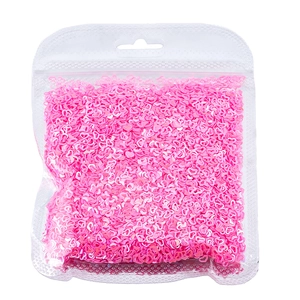 Macro di paillettes rosa brillante a forma di cuore in sacchetto trasparente per fai da te