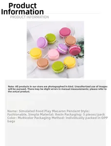 Detail von fünf bunten Harz-Macaron-Anhängern für DIY-Schlüsselanhänger in einer Packung