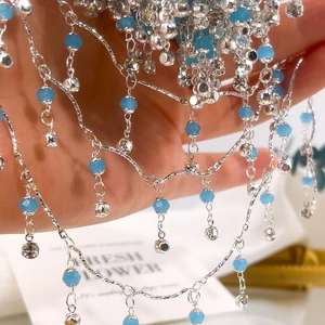 Detail von 4mm blauen Kristallperlen an silbernen Quastketten für DIY-Schmuck