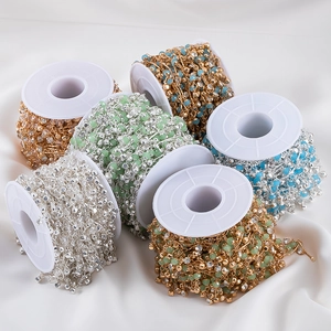 4mm bunte Kristallperlenketten mit Metallgliedern für DIY-Schmuck auf weißen Rollen
