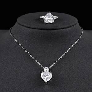 Elegante conjunto de joyas de plata para mujer con colgante de corazón y anillo a juego