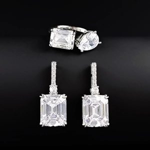 Elegantes Schmuckset mit Smaragd- und Birnenschliff, Ring und Hängeohrringen