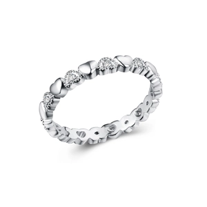Bague coeur élégante en argent avec des accents de zircone cubique pavés étincelants