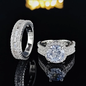 Set di anelli di lusso in argento S925 con zircone quadrato su specchio nero lucido