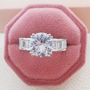 Luxurious silver AAA zircon ring with round center stone in pink velvet gift box