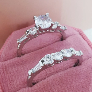 Exquisite two-piece silver-plated copper ring set with round and baguette cubic zirconia stones