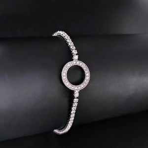 Elegante bracciale tennis argento con ciondolo circolare in cristallo e pavé di zirconi