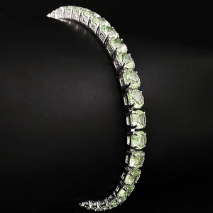Elegante bracciale tennis verde menta con montatura argento e cristalli rotondi