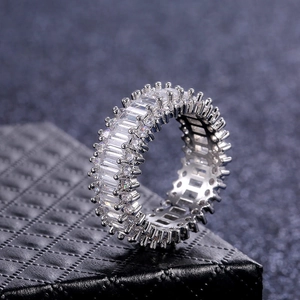 Eleganter Kupfer Strass Breiter Ewigkeit Ring Für Damen Mehrfarbig Rund Geometrisch Mode Fingerschmuck Jubiläumsgeschenk