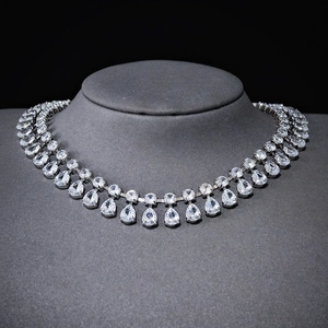 Elegant vintage silver choker with double-row chain and dangling teardrop rhinestones