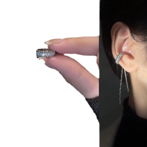 Manchette d'oreille élégante en argent avec pampilles en zircone pour oreilles non percées