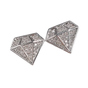 Funkelnde Zirkonia-Ohrstecker in Diamantform mit Silberbeschichtung und Mikro-Pavé-Steinen