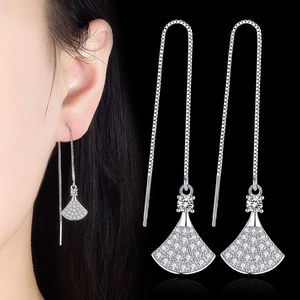 Boucles d'oreilles pendantes éventail argentées avec cristaux pavés et chaîne à boîte