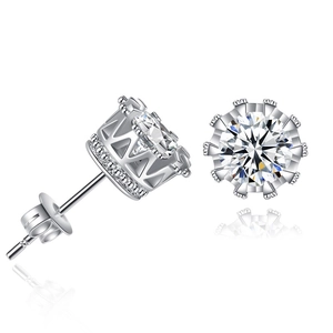 Boucles d'oreilles couronne en argent avec de grands zircons ronds de taille brillant