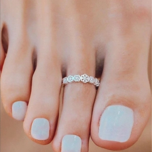 Bohemian Hollow Flower Toe Ring Adjustable Silver Color Alloy Summer Beach Foot Jewelry For Women Girls Simple Band