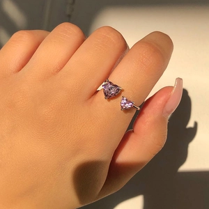 Bague ouverte ajustable en or rose avec deux pierres précieuses roses et violettes en cœur