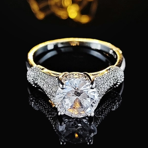 Elegant two-tone round zircon ring with side pave diamonds for engagement and wedding jewelry