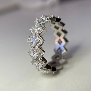 Anello cubano classico da uomo in argento con zirconi quadrati incastonati a giro