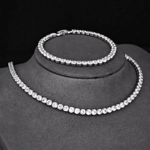 Set collana e bracciale tennis color argento con zirconi cubici a taglio rotondo
