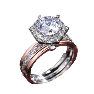 Anillo de compromiso halo bicolor de lujo con circón grande y detalles en pavé