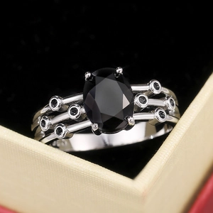 Eleganter S925 Sterlingsilber Ring mit großem ovalem schwarzem Edelstein und Pavé-Besatz