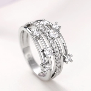 Anillo multicapa brillante de plata de ley S925 con piedras de circón microengastadas