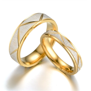 Bagues de couple en acier titane avec motif gravé géométrique bicolore or et argent