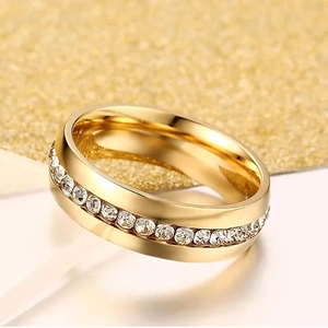 Bague en acier titane plaqué or poli avec zircons scintillants pour couples