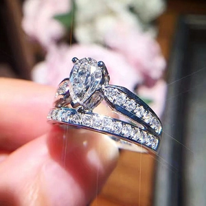 Luxury pear-shaped faux moissanite diamond ring set with platinum plated silver band