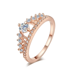 Elegante anello corona in oro rosa 18 carati con accenti in zirconi cubici